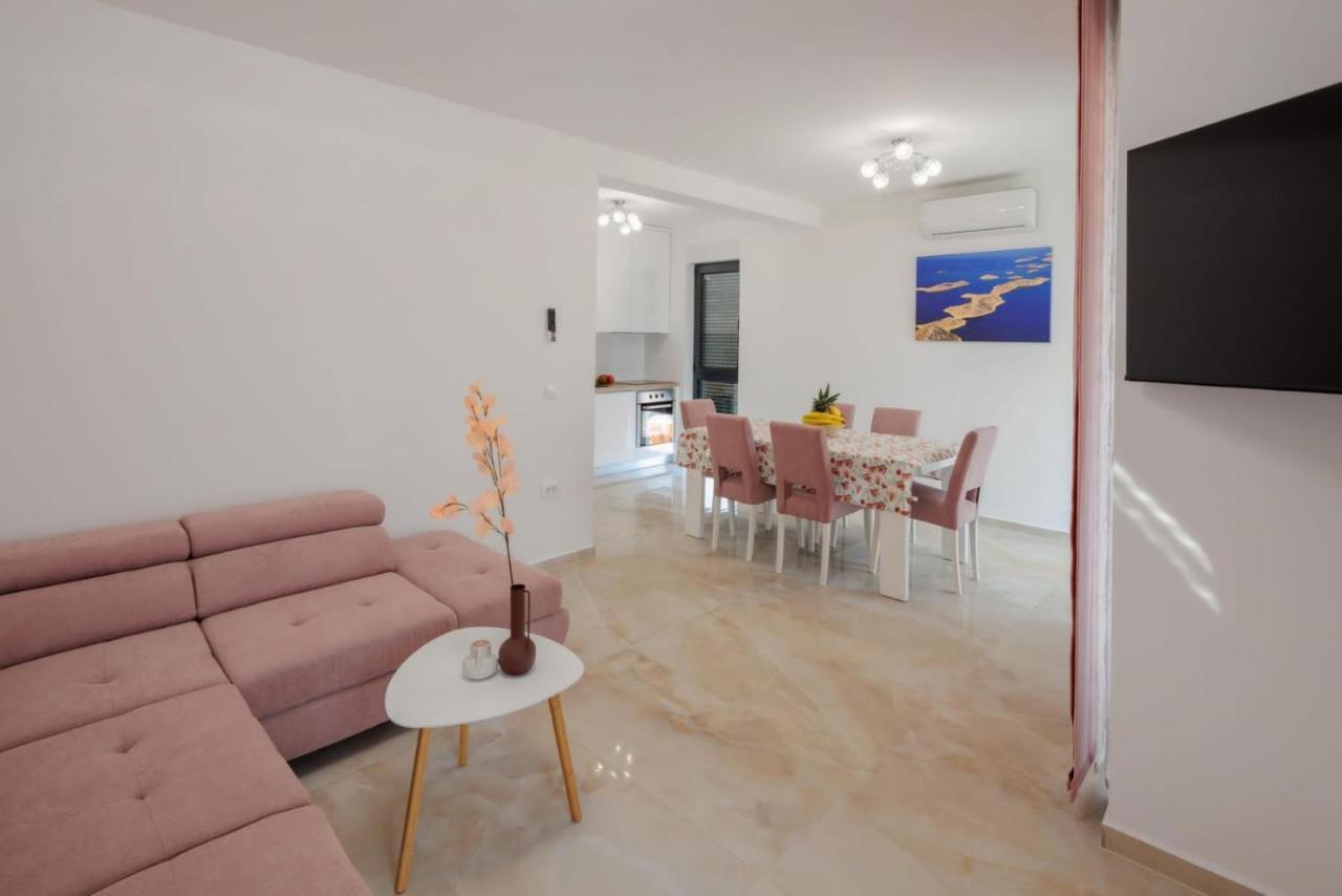 Villa Gizella Sveti Filip i Jakov Extérieur photo